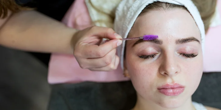 Zvodný pohľad v NAYTILUS: Lash lifting, laminácia obočia alebo 1D či 5D riasy