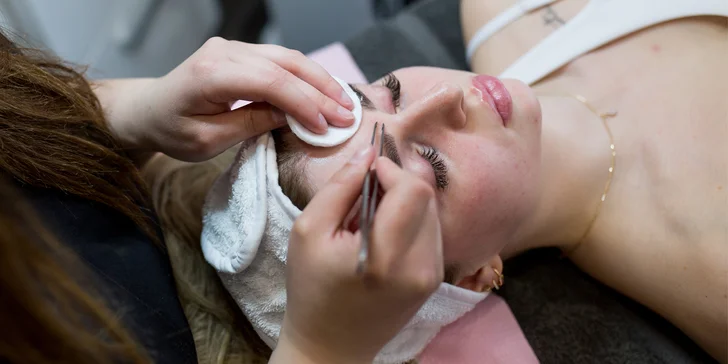 Zvodný pohľad v NAYTILUS: Lash lifting, laminácia obočia alebo 1D či 5D riasy
