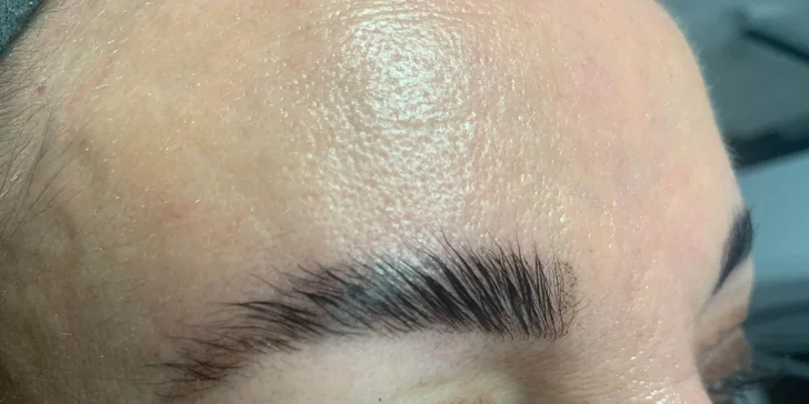 Zvodný pohľad v NAYTILUS: Lash lifting, laminácia obočia alebo 1D či 5D riasy