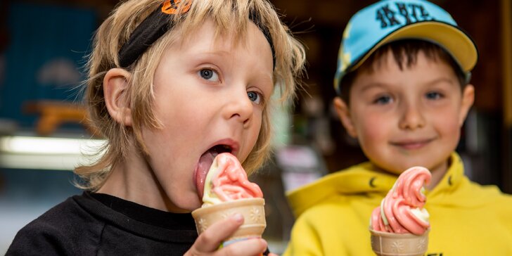 Sladké mrazivé pokušenie pre dospelých i deti: klasická alebo točená zmrzlina s kávou v cukrárni Katka