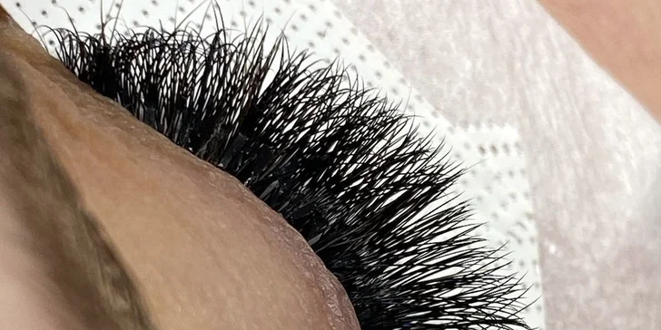 Predĺženie rias, lash liting, laminácia alebo čistenie pleti s masážou