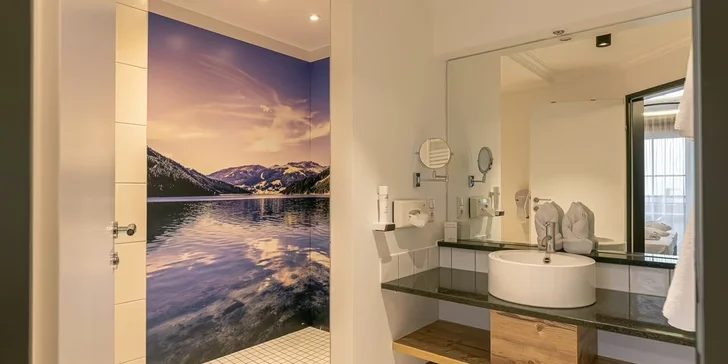 Alpský rezort s neobmedzenými možnosťami: polpenzia, neobmedzený wellness, vybavenie pre rodiny, v lete Mountain card aj animačný program