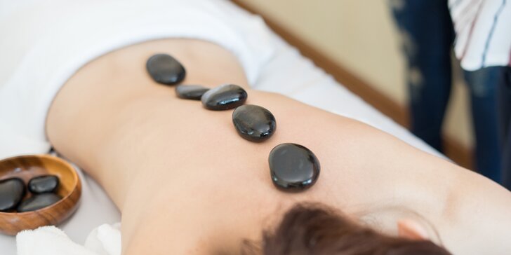 Klasická celotelová masáž od nevidiaceho maséra, lávové kamene alebo privátna masáž pre páry
