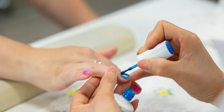 Bio Nails: Manikúra s lakovaním či gél lakom alebo mokrá pedikúra s lakovaním či bez