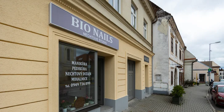 Bio Nails: Manikúra s lakovaním či gél lakom alebo mokrá pedikúra s lakovaním či bez