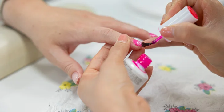 Bio Nails: Manikúra s lakovaním či gél lakom alebo mokrá pedikúra s lakovaním či bez