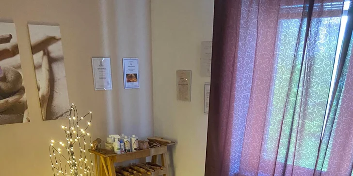 Klasická celotelová masáž od nevidiaceho maséra, lávové kamene, relaxačná masáž tváre a hlavy alebo privátna masáž pre páry