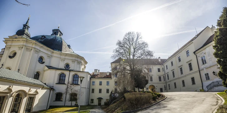 Pobyt na Zámku Křtiny v Moravskom krase: raňajky alebo polpenzia aj fľaša vína