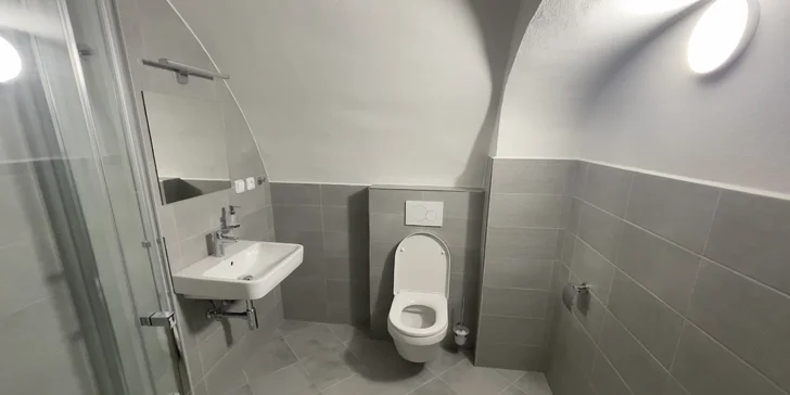 Pobyt s raňajkami a fľašou vína v srdci Českého Krumlova: izba alebo apartmán až pre 5 osôb