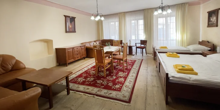 Pobyt s raňajkami a fľašou vína v srdci Českého Krumlova: izba alebo apartmán až pre 5 osôb