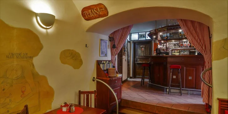 Pobyt s raňajkami a fľašou vína v srdci Českého Krumlova: izba alebo apartmán až pre 5 osôb
