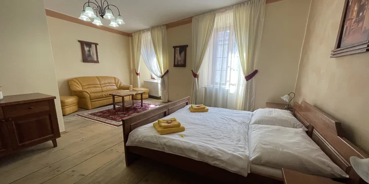 Pobyt s raňajkami a fľašou vína v srdci Českého Krumlova: izba alebo apartmán až pre 5 osôb