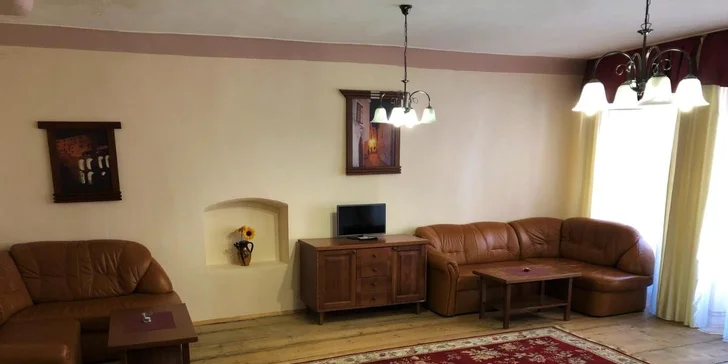 Pobyt s raňajkami a fľašou vína v srdci Českého Krumlova: izba alebo apartmán až pre 5 osôb