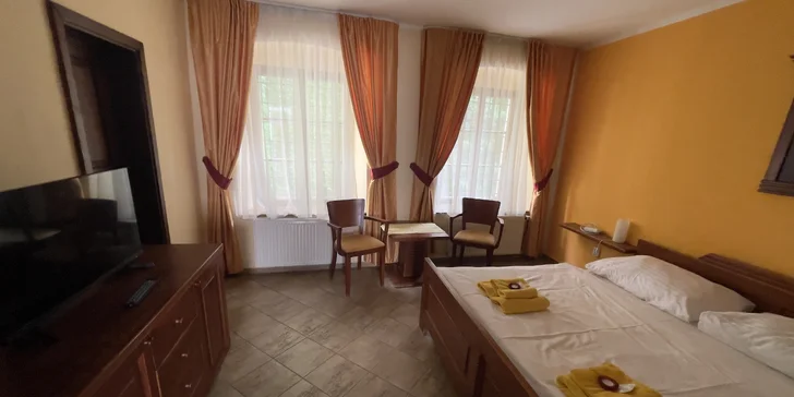 Pobyt s raňajkami a fľašou vína v srdci Českého Krumlova: izba alebo apartmán až pre 5 osôb