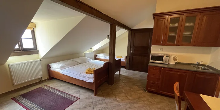 Pobyt s raňajkami a fľašou vína v srdci Českého Krumlova: izba alebo apartmán až pre 5 osôb