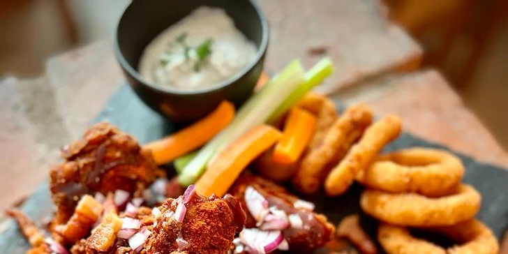Kuracie krídelká s chrumkavými prílohami - aj extra pikantné!