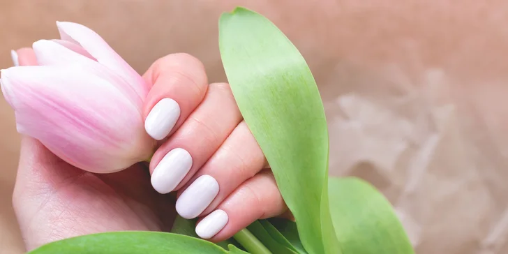 Gél lak, japonská alebo klasická manikúra v Mirieva Nailbar