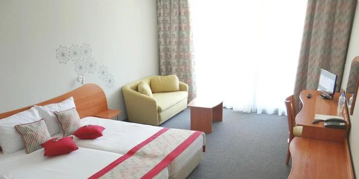 Bulharsko letecky: premium all inclusive dovolenka na Slnečnom pobreží v hoteli s bazénom, len 200 m od pláže
