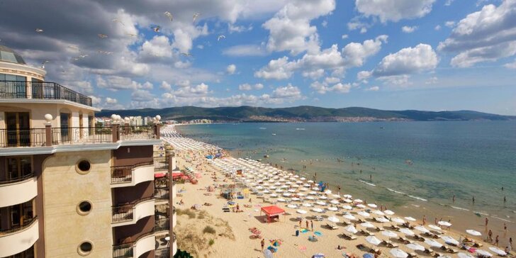 Bulharsko letecky: All inclusive v hoteli s bazénom, nádhernou plážou a výbornou stravou