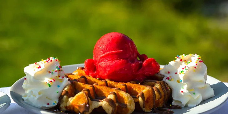 Pochúťky z Gugu: Kopčeková zmrzlina, wafle s nutellou, koláč, popcorn, káva, Prosecco