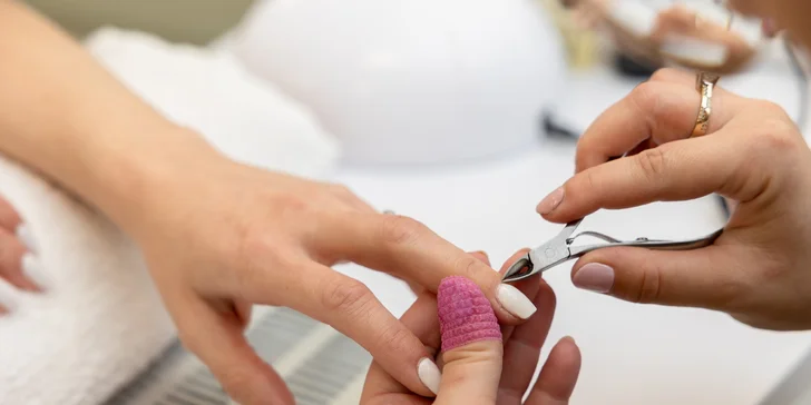 Manikúra aj s géllakom, gélové nechty alebo IBX systém