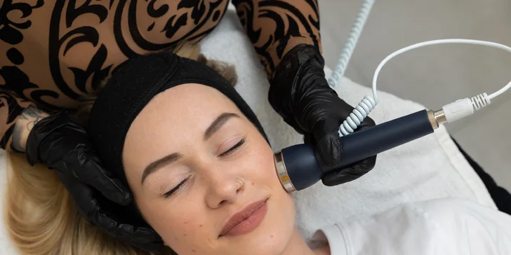 Hĺbkové čistenie pleti s masážou tváre alebo lymfodrenážou, laminácia obočia, hĺbkové ošetrenie, BB glow či chemický peeling