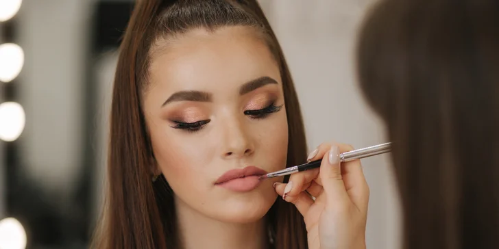Príležitostné líčenie, laminácia obočia či lash lift