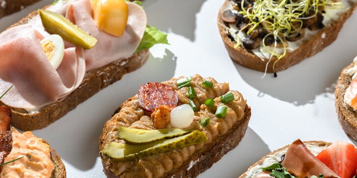 Lahodné občerstvenie pre vás a vašich hostí: 20ks chutných obložených chlebíčkov aj s rozvozom