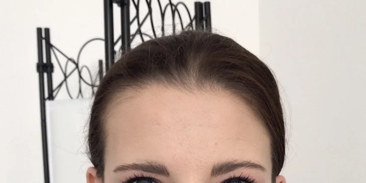 Príležitostné líčenie, laminácia obočia či lash lift