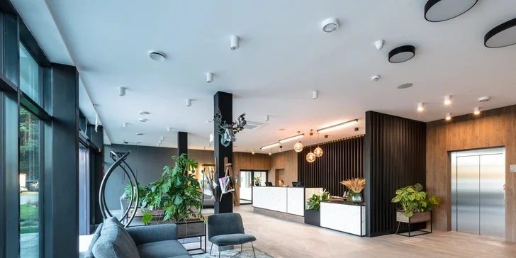 Dovolenka pri Baltskom mori: moderný rezort s wellness, vonkajším bazénom a polpenziou, 5 min. od pláže
