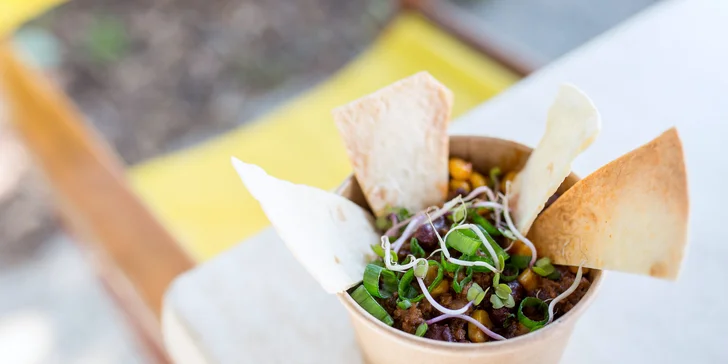 Street food z Bowling Erika: Langoš či Quesadilla s trhaným mäsom alebo Chilli con carne
