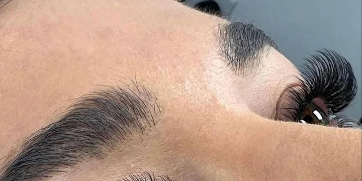 Predĺženie rias, lash liting, laminácia alebo čistenie pleti s masážou