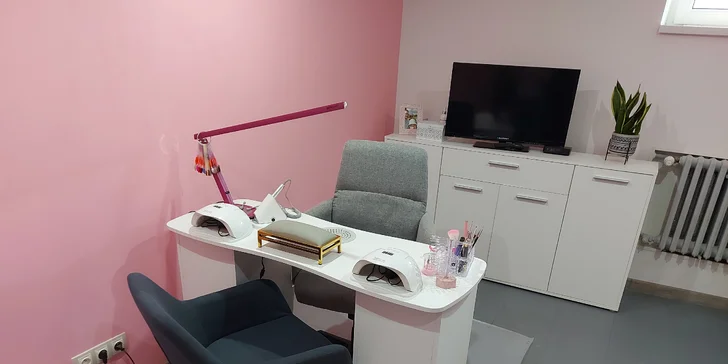 Manikúra a pedikúra aj s gél lakom pre krásne nechty
