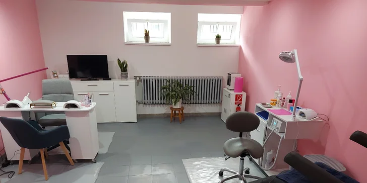 Manikúra a pedikúra aj s gél lakom pre krásne nechty
