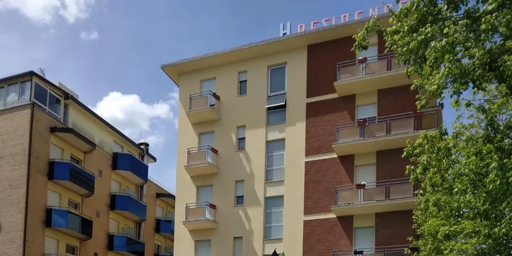 Dovolenka s plnou penziou pri talianskom Rimini: hotel 100 m od mora, až 2 deti zadarmo, bazén