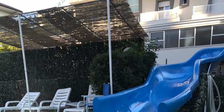 Dovolenka s plnou penziou pri talianskom Rimini: hotel 100 m od mora, až 2 deti zadarmo, bazén