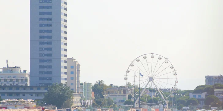 Dovolenka s plnou penziou pri talianskom Rimini: hotel 100 m od mora, až 2 deti zadarmo, bazén