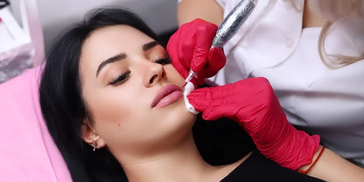Permanentný make-up: Púdrové obočie alebo akvarelové pery v Beauty by Vladik