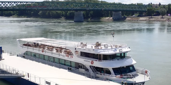 Výlet loďou do Gabčíkova: Spiatočná vyhliadková plavba z Bratislavy