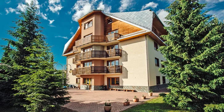 Pobyt v priestrannom štúdiu alebo apartmáne v Zuberci s exteriérovým mini wellness: v okolí hory i termálne pramene