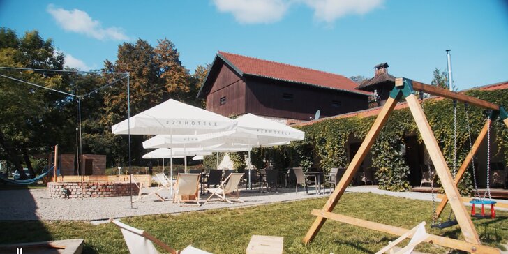 Pôvabný hotel s umením v historickom parku neďaleko Krakova s raňajkami alebo polpenziou