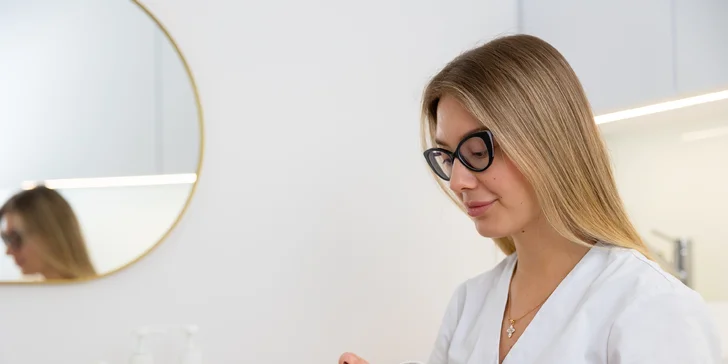 Mezoterapia tváre s dermapenom, liftingové ošetrenie s rádiofrekvenciou alebo PRX-T33