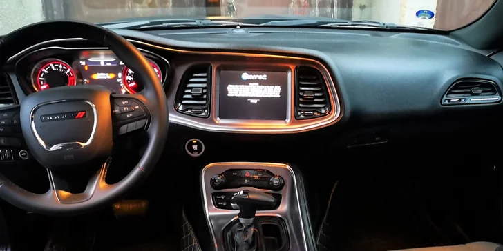 Jazda v DODGE CHALLENGER WIDEBODY 5.7 V8 HEMI na 15 - 60 minút vrátane pohonných hmôt a spolujazdcov zadarmo