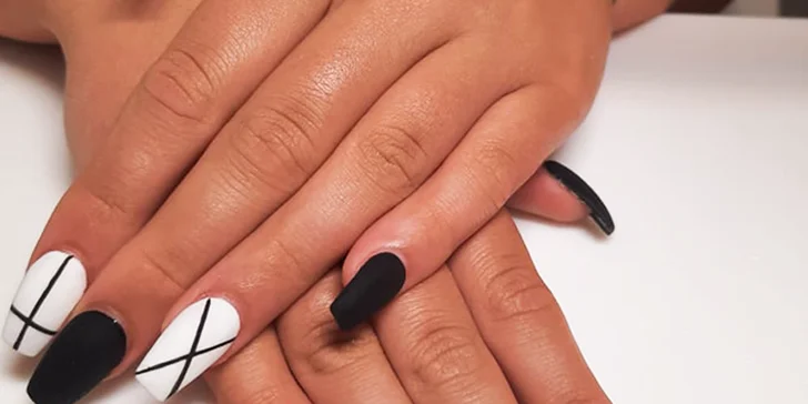 Manikúra s gél lakom či darčekový poukaz v Nail House