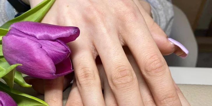 Manikúra s gél lakom či darčekový poukaz v Nail House