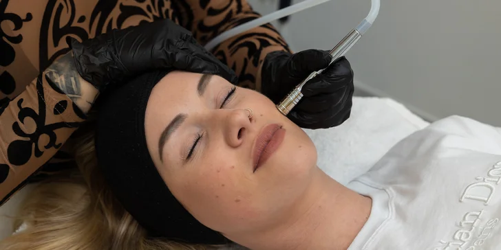 Hĺbkové čistenie pleti s masážou tváre alebo lymfodrenážou, laminácia obočia, hĺbkové ošetrenie, BB glow či chemický peeling