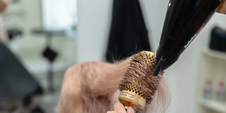 Profesionálne kadernícke služby v salóne Beauty centrum Timea: farbenie alebo melírovanie pre všetky dĺžky vlasov