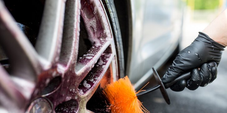 Precízne čistenie vášho auta: Zvnútra, zvonku, tepovanie aj dezinfekcia klimatizácie ozónom