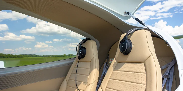 Zážitkové lety na lietadle DIAMOND DA-40 D pre 1 až 3 osoby - aj s možnosťou pilotovania
