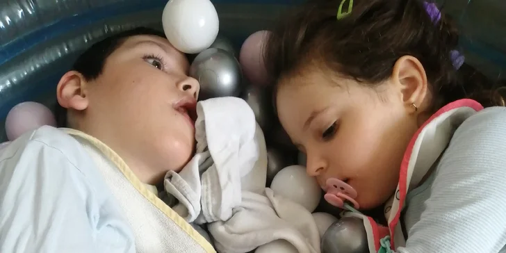Podporte súrodencov Dávidka a Stanku s detskou mozgovou obrnou